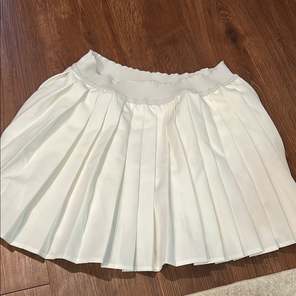 Elegant White Pleated Skirt